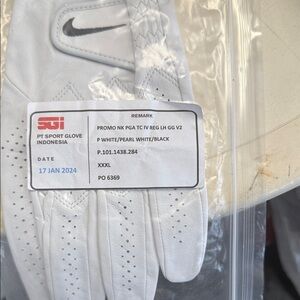 Nike White and Black Golf Glove